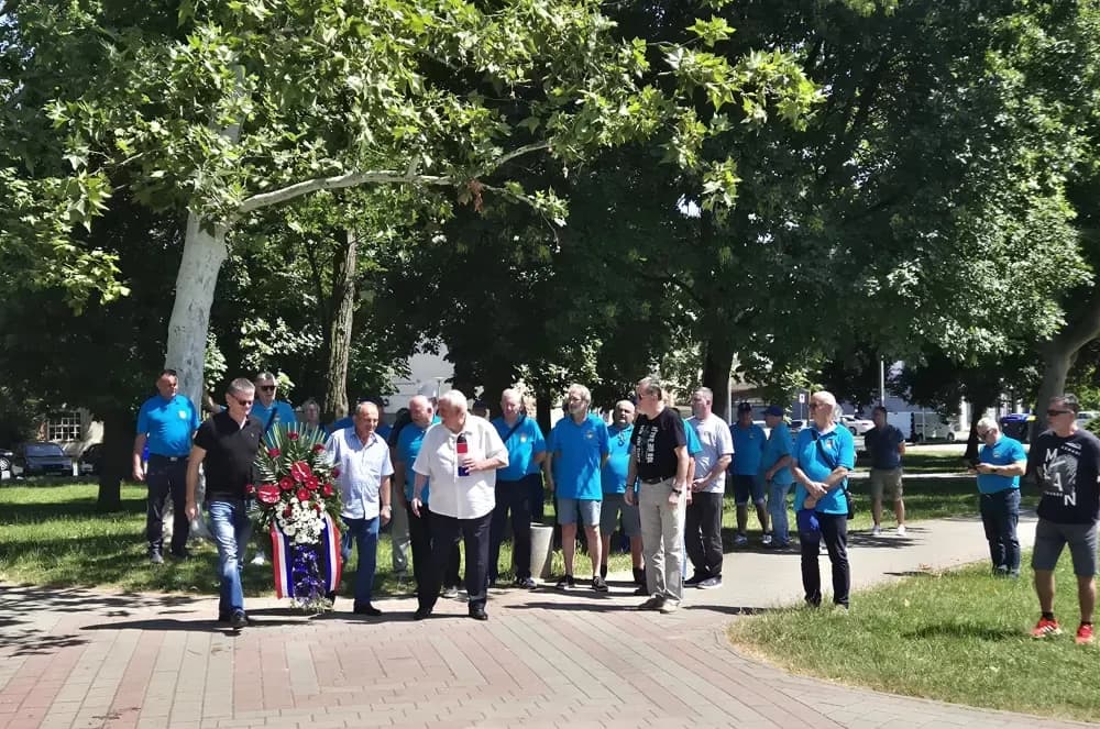 Udruga pripravnika 153. brigade iz Velike Gorice odala počast slavonskobrodskim braniteljima