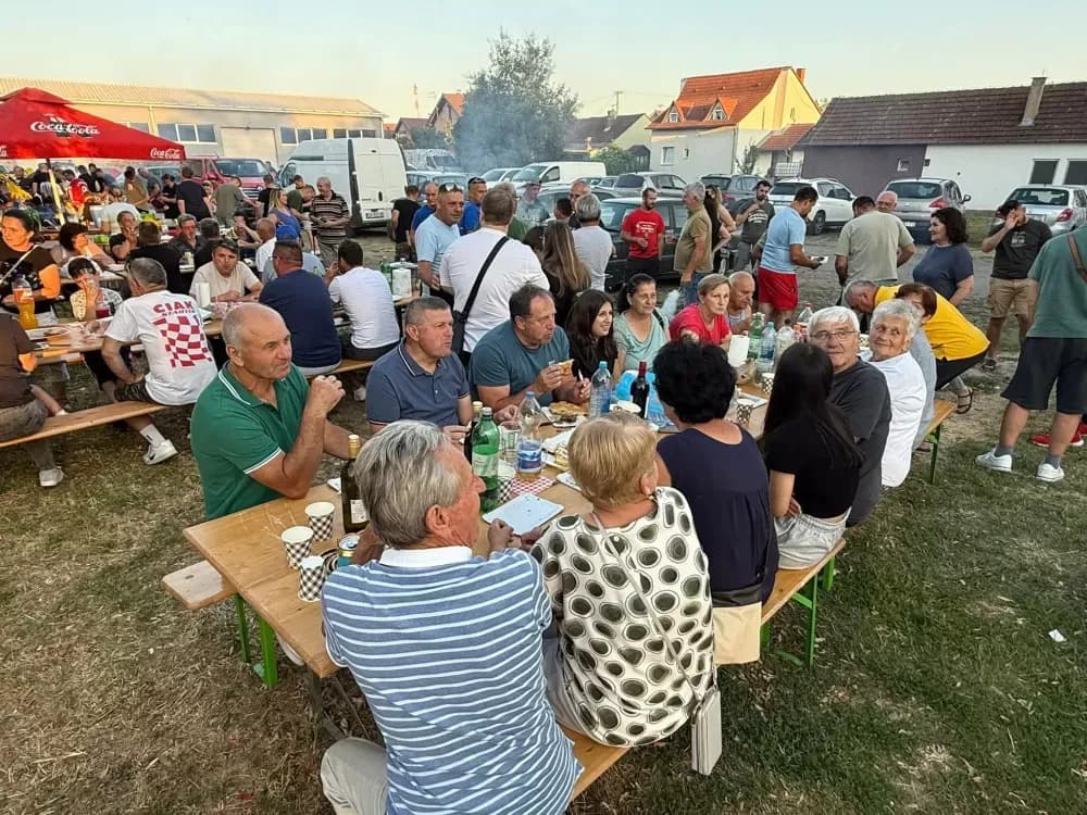 Kao i uvijek u Donjim Andrijevcima: Veseli sudionici, dobra hrana i odlična atmosfera