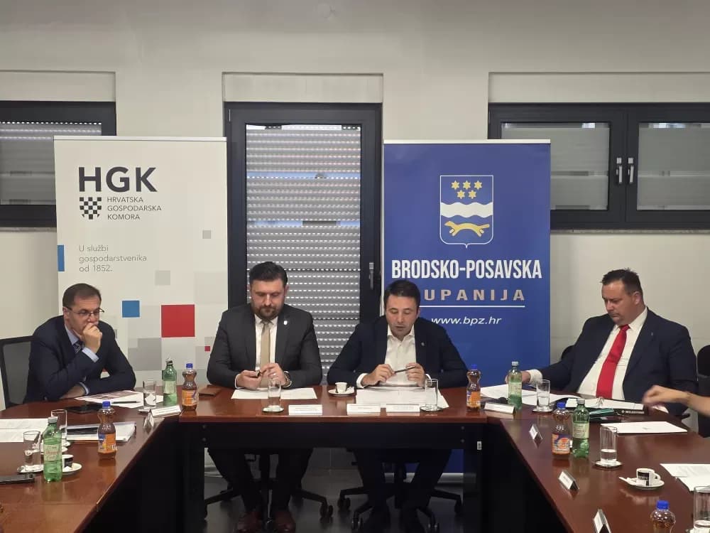 Članovi Gospodarskog vijeća HGK – Županijske komore Sl. Bord na sjednici razgovarali o aktualnom stanju u Brodsko-posavskoj županiji: „Bilježimo rekordne brojke što je dobar zalog za budućnost“