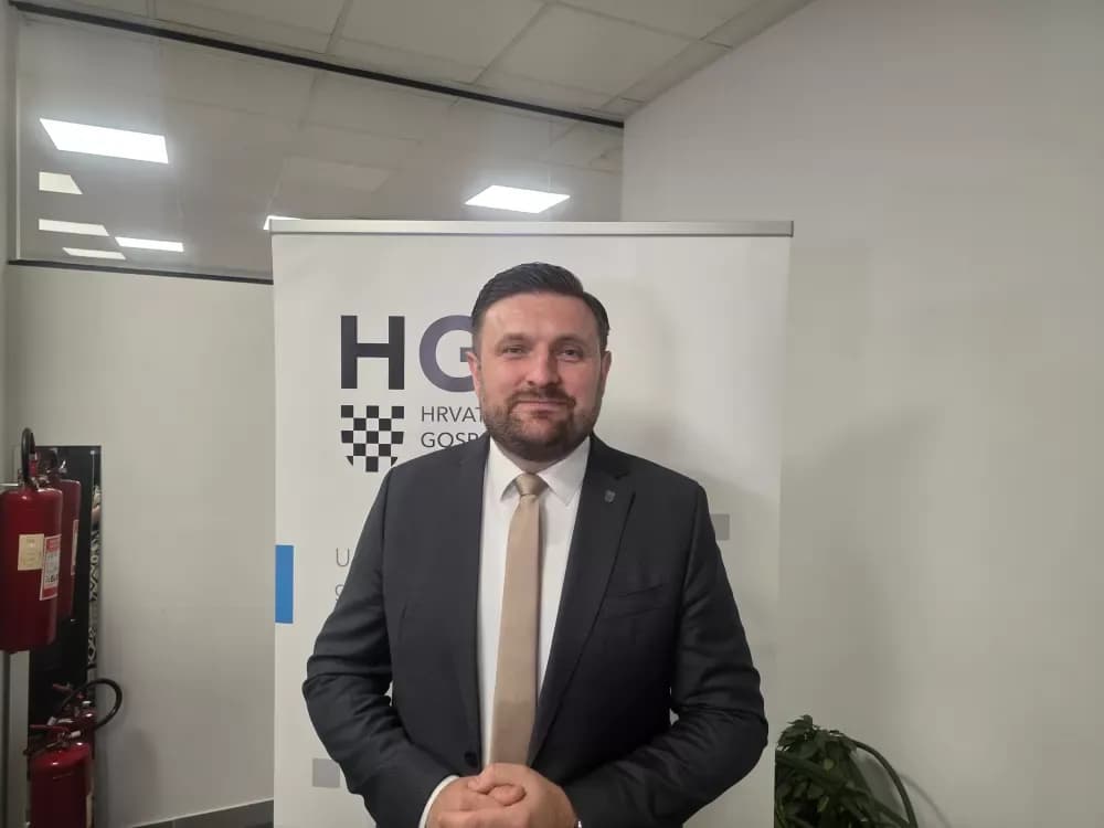 Članovi Gospodarskog vijeća HGK – Županijske komore Sl. Bord na sjednici razgovarali o aktualnom stanju u Brodsko-posavskoj županiji: „Bilježimo rekordne brojke što je dobar zalog za budućnost“