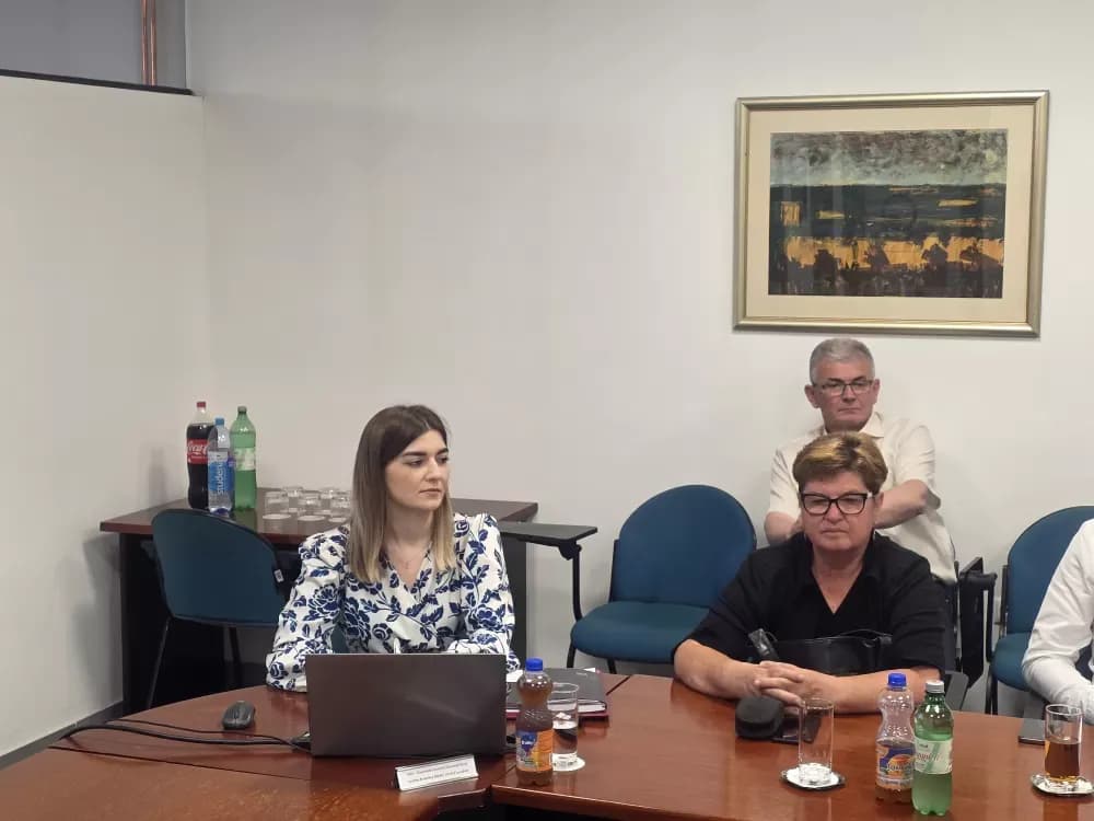 Članovi Gospodarskog vijeća HGK – Županijske komore Sl. Bord na sjednici razgovarali o aktualnom stanju u Brodsko-posavskoj županiji: „Bilježimo rekordne brojke što je dobar zalog za budućnost“