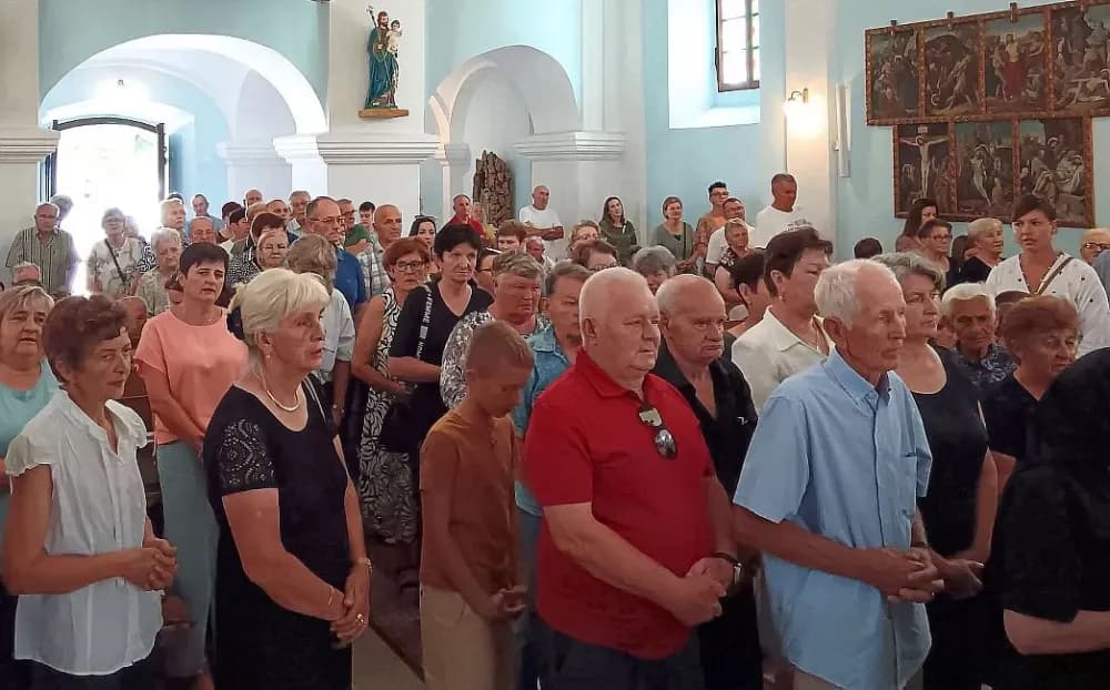 GUŽVA NA IVANJE U SIBINJU - ʼJe li vjera koju pokazujemo dolaskom na misu istinski djelotvorna?ʼ