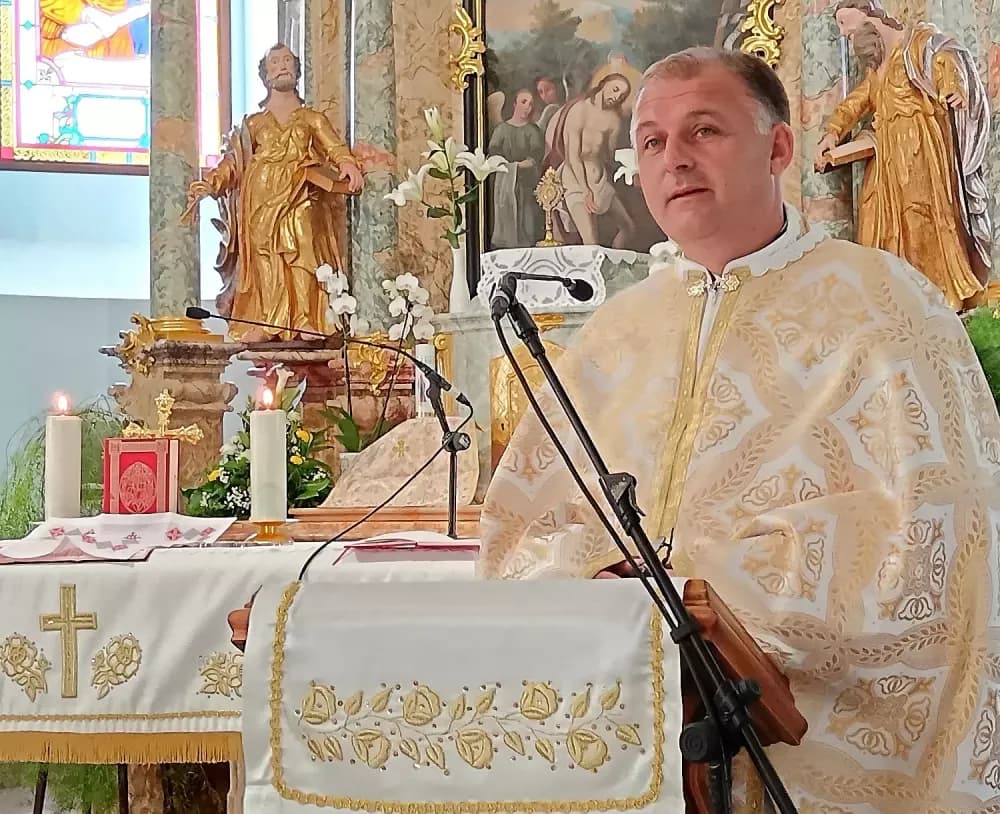 GUŽVA NA IVANJE U SIBINJU - ʼJe li vjera koju pokazujemo dolaskom na misu istinski djelotvorna?ʼ