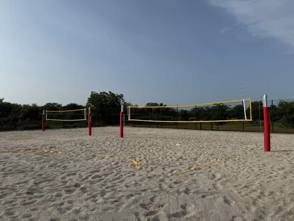 Radovi na dva odbojkaška terena na pijesku pokraj dvorane Vijuš u finalnoj fazi