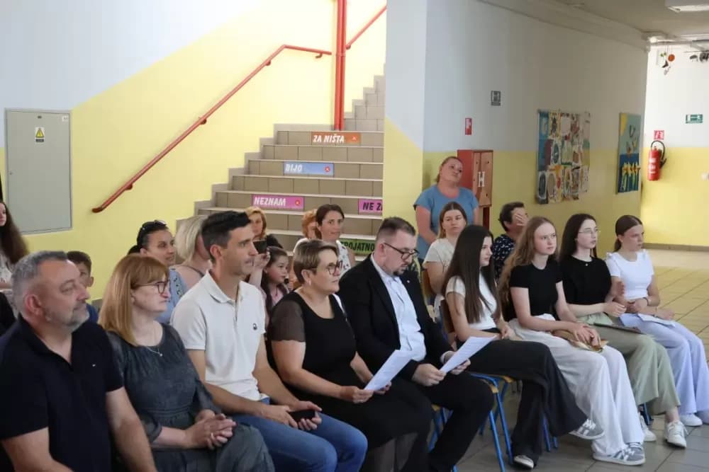 Općinski načelnik Bukovlja Igor Đaković uručio nagrade učenicima za izvrsnost na državnim i županijskim natjecanjima