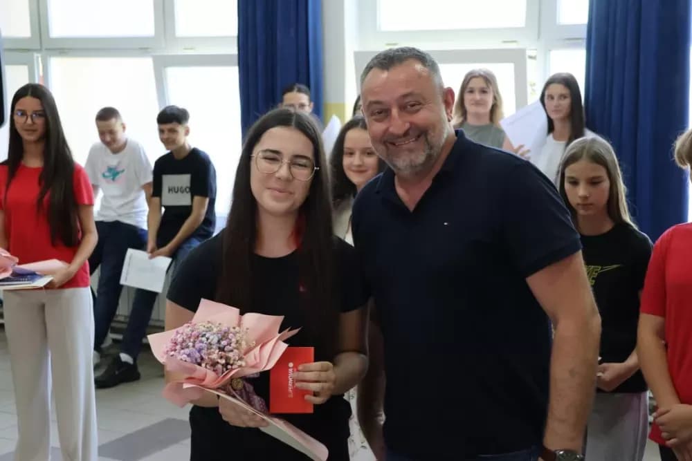Općinski načelnik Bukovlja Igor Đaković uručio nagrade učenicima za izvrsnost na državnim i županijskim natjecanjima