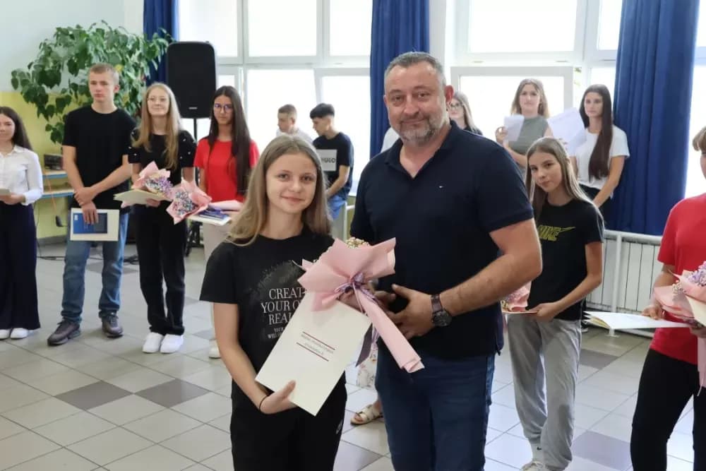 Općinski načelnik Bukovlja Igor Đaković uručio nagrade učenicima za izvrsnost na državnim i županijskim natjecanjima