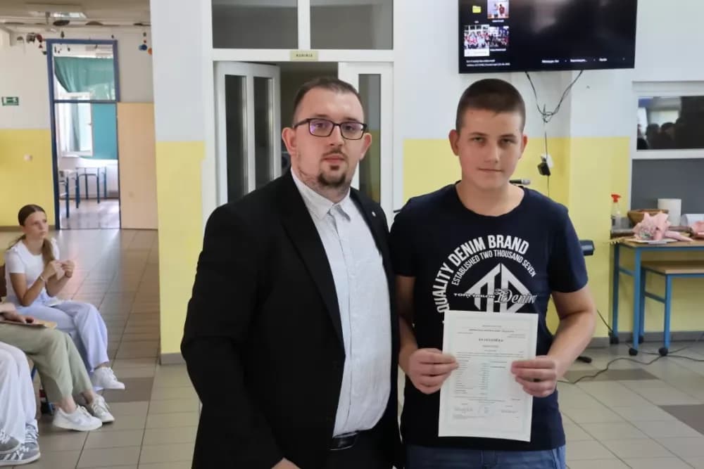 Općinski načelnik Bukovlja Igor Đaković uručio nagrade učenicima za izvrsnost na državnim i županijskim natjecanjima