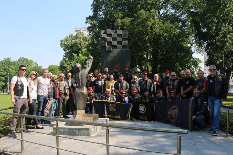 ŽENE SUDIONICE DOMOVINSKOG RATA: U Pleternici otvorena izložba slika braniteljica dragovoljki 123. brigade Hrvatske vojske