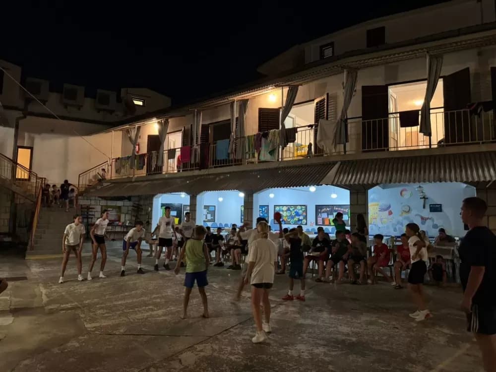Ljetovanje za učenike iz Broda i okolice u punom jeku na otoku Hvaru