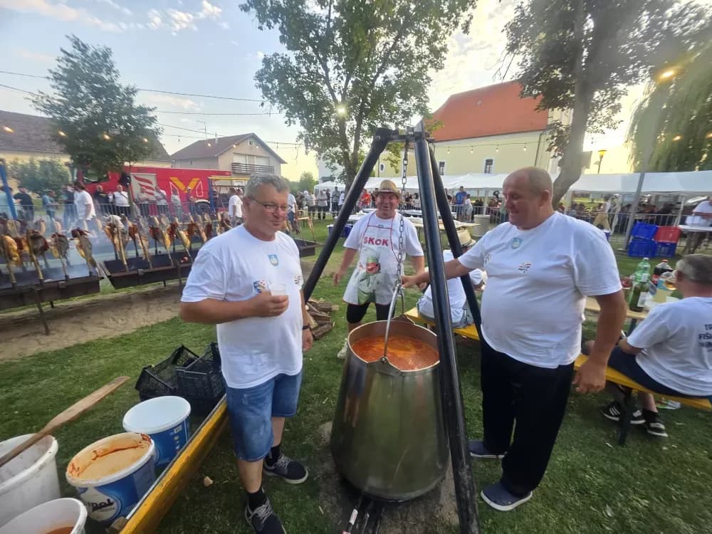 Pobjednik 11. Fišijade u Sibinju je Miro Vrančić iz Slavonskog Broda, 2.mjesto osvojio je Tomislav Radičević iz Male Kopanice, 3. mjesto ekipa Bagy iz Sibinja