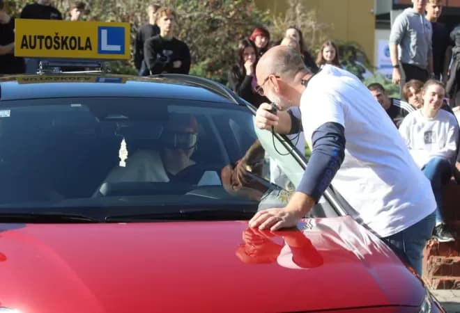 Stariji vozači više neće moći voziti kao prije: Krenulo masovno oduzimanje vozačkih dozvola