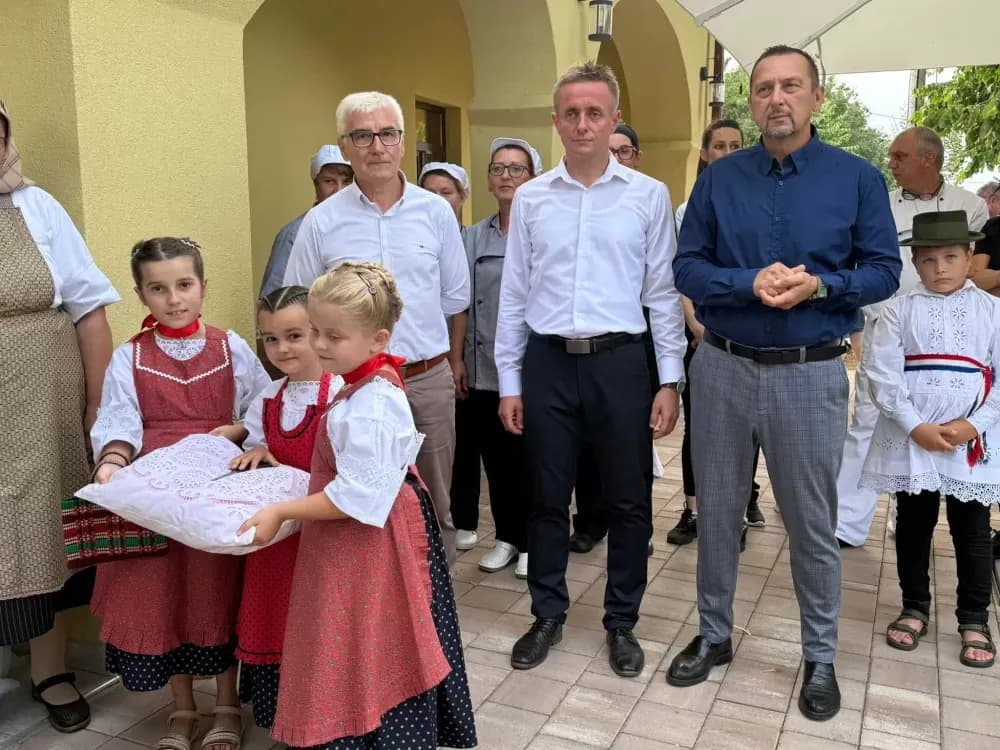 SIKIREVCI - Otvorena kušaonica tradicionalnih jela u slavonskom selu: ʼČetvero zaposlenih vratilo se iz Austrijeʼ