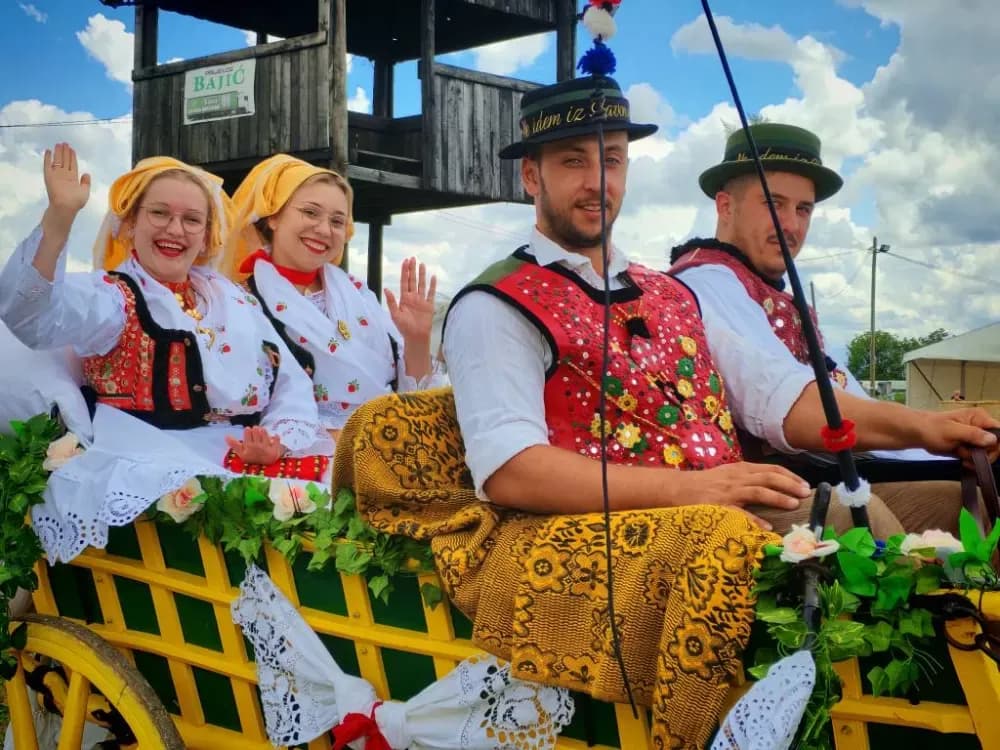 ʼNe idem iz Slavonijeʼ - tradicionalna manifestacija u Lužanima koja je okupila zaljubljenike u konje, slavonsku baštinu i običaje