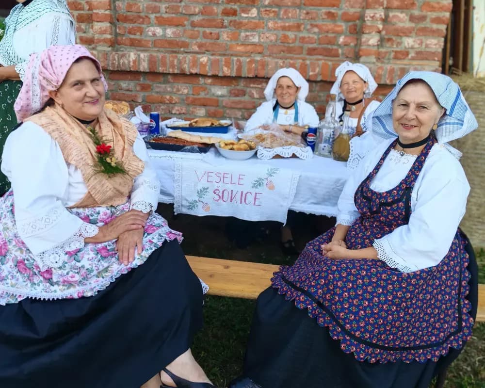 ʼNe idem iz Slavonijeʼ - tradicionalna manifestacija u Lužanima koja je okupila zaljubljenike u konje, slavonsku baštinu i običaje