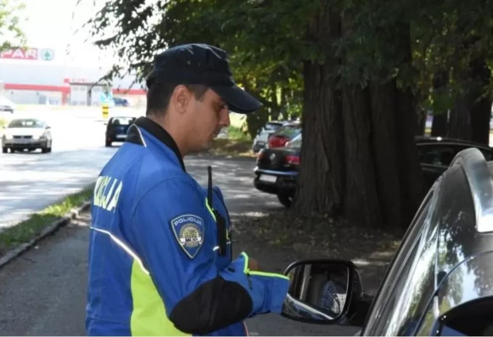 Zbog više počinjenih prekršaja 30-godišnjak priveden u policijske prostorije