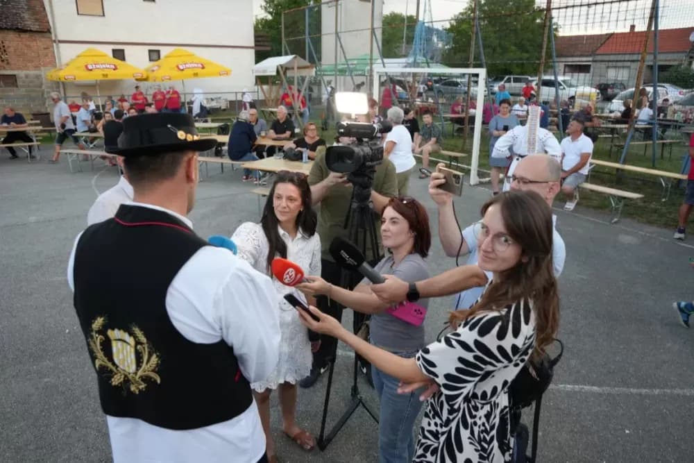 Više od tisuću pečenjaka skuhano na 17. Kukuruzijadi u Donjim Andrijevcima