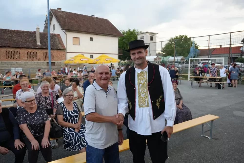 Više od tisuću pečenjaka skuhano na 17. Kukuruzijadi u Donjim Andrijevcima
