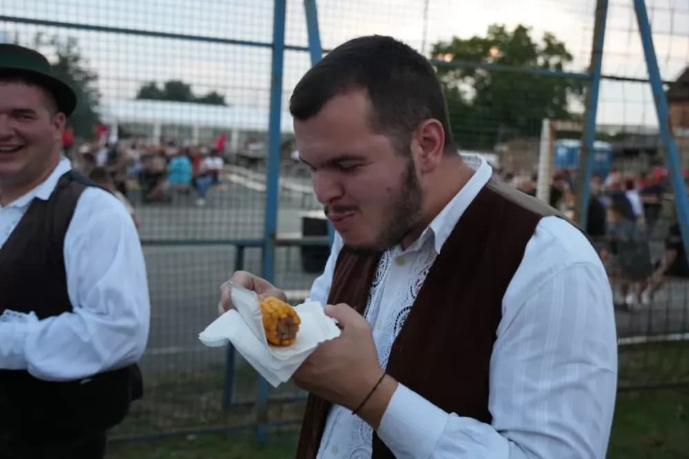 Više od tisuću pečenjaka skuhano na 17. Kukuruzijadi u Donjim Andrijevcima