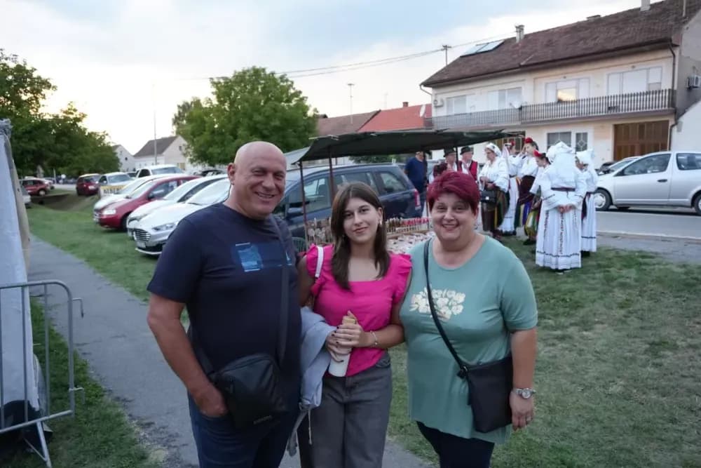 Više od tisuću pečenjaka skuhano na 17. Kukuruzijadi u Donjim Andrijevcima