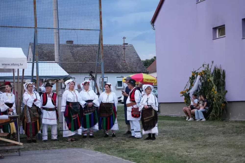 Više od tisuću pečenjaka skuhano na 17. Kukuruzijadi u Donjim Andrijevcima