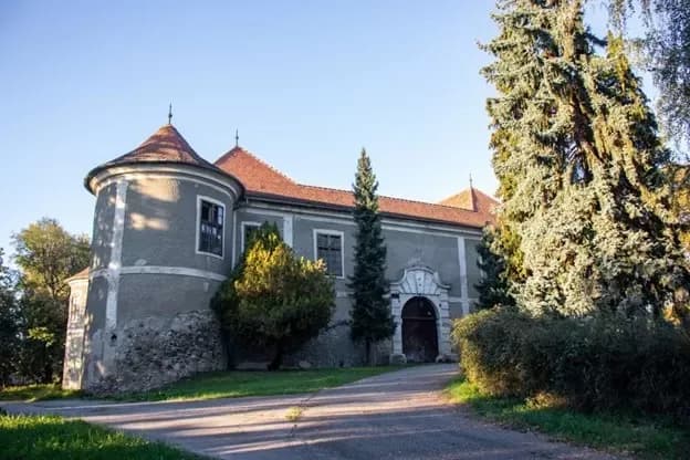 Dvorac Marković Kulmer u Cerniku – derutno zdanje koje čeka obnovu