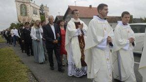 Polaganjem vijenaca i paljenjem svijeća u Pleternici odana počast poginulim braniteljima