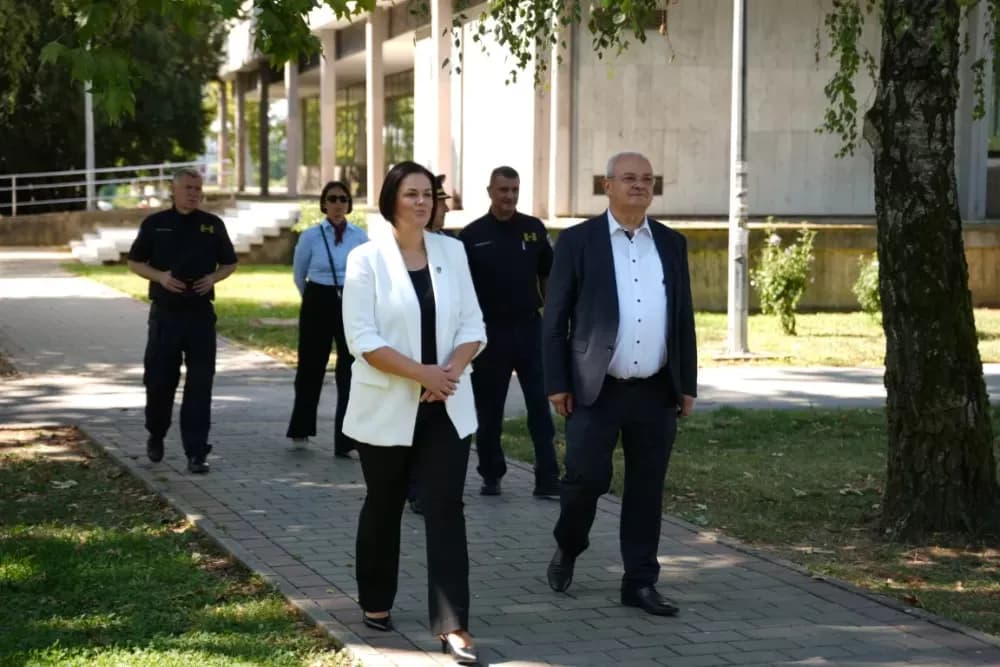 Uz čitanje imena čija se nalaze na Spomeniku odana počast za sve poginule i pale branitelje