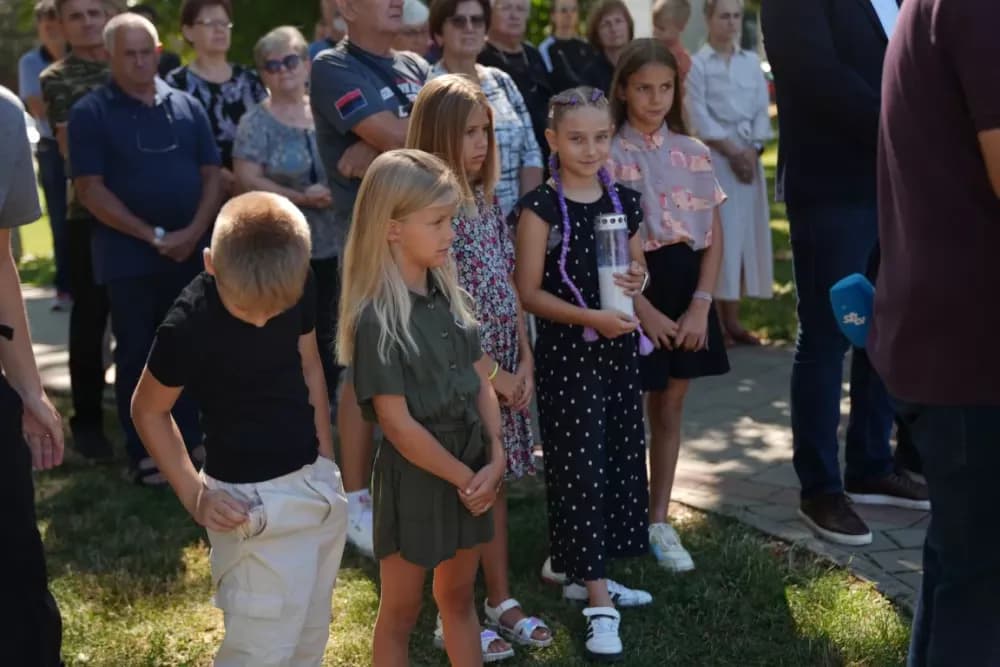 Uz čitanje imena čija se nalaze na Spomeniku odana počast za sve poginule i pale branitelje
