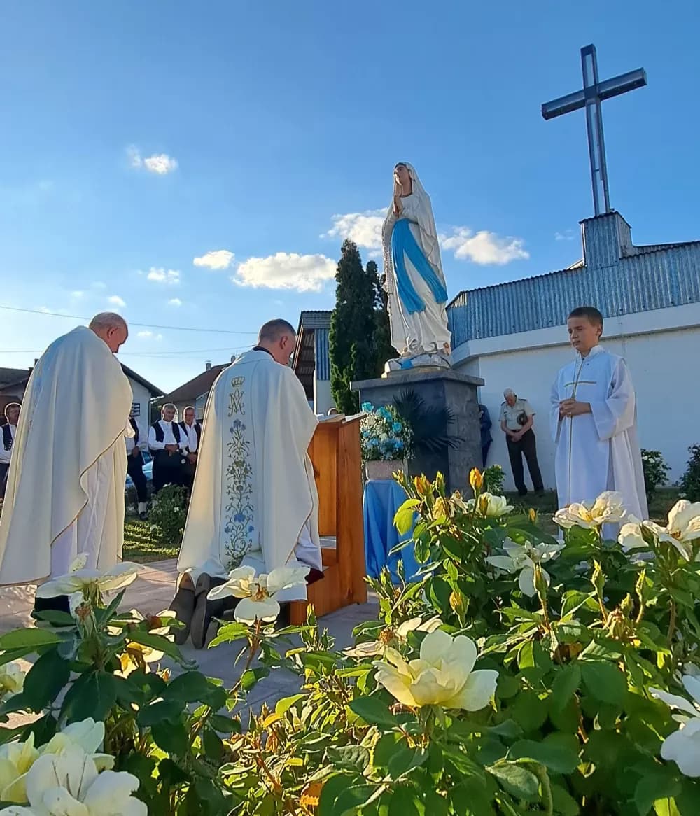 U Vinogorju blagoslovljen kip Gospe Lurdske: ʼnema pobjede bez prsta Božjeg i Gospina zagovoraʼ