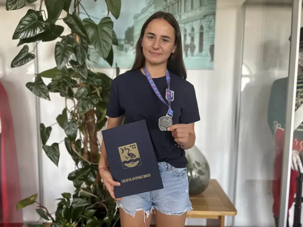 Nika Batinić svečano primljena u Gradskoj upravi nakon osvajanja europskog srebra