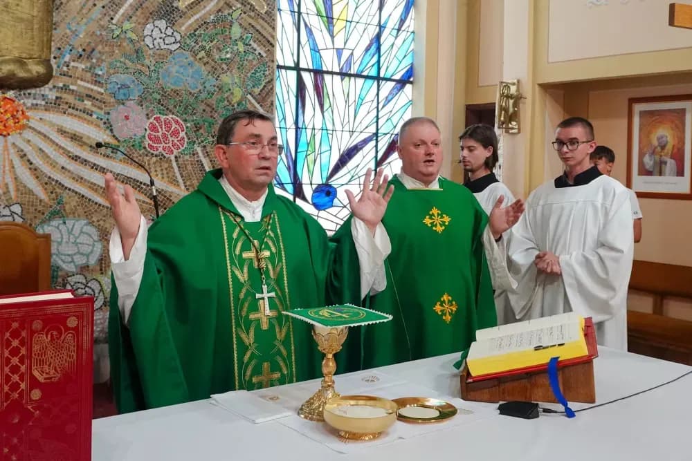 Nove župnike u Davoru i Starom Petrovom Selu biskup Ivo Martinović uveo u službu