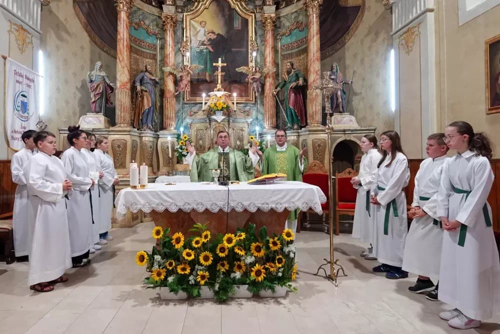 Nove župnike u Davoru i Starom Petrovom Selu biskup Ivo Martinović uveo u službu
