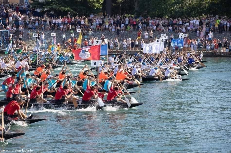 /FOTOGALERIJA/ Hodočasnički hod više od 500 pješaka prema Biskupijskom marijanskom svetištu Voćin