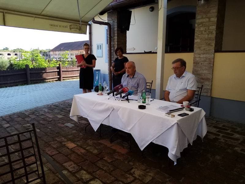 Nizale su se pjesme i napjevi, plesalo se i igralo na 29. Bekteškim susretima