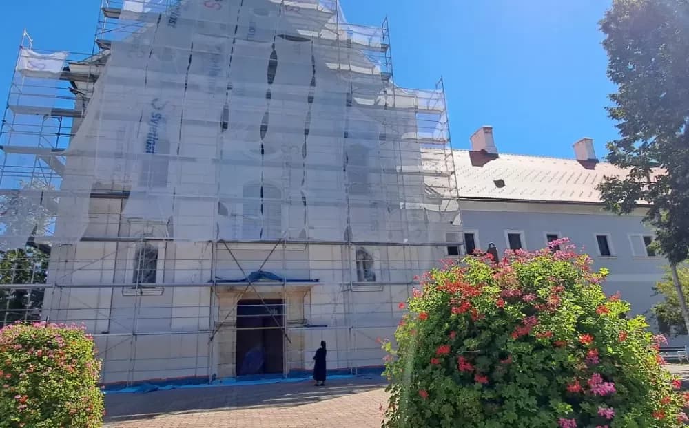 Nastavljeni radovi na obnovi franjevačke crkve i samostana u Slavonskom Brodu