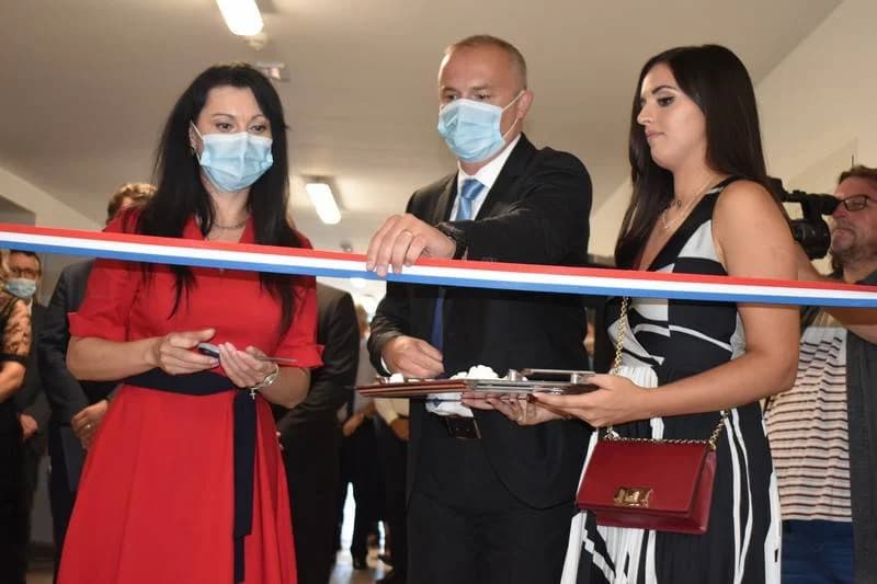 /FOTOGALERIJA/ Nećete prepoznati prometnicu prema autoputu koja se uskoro otvara: Gotovi su radovi na rekonstrukciji ceste Baćindol - Rešetari!