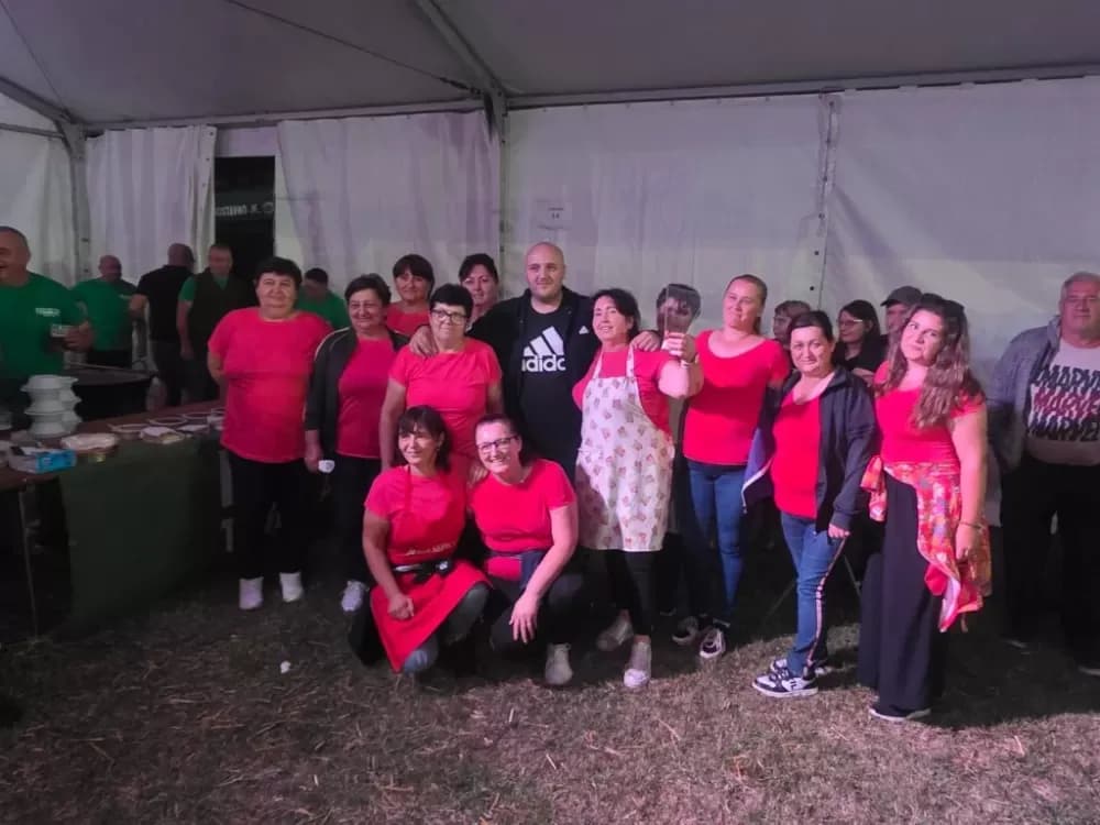 Slatinjanke iz Donjeg Slatnika skuhale najbolji čobanac u Tomici: „Uz sve što treba stavile smo u čobanac i obilje ljubavi“