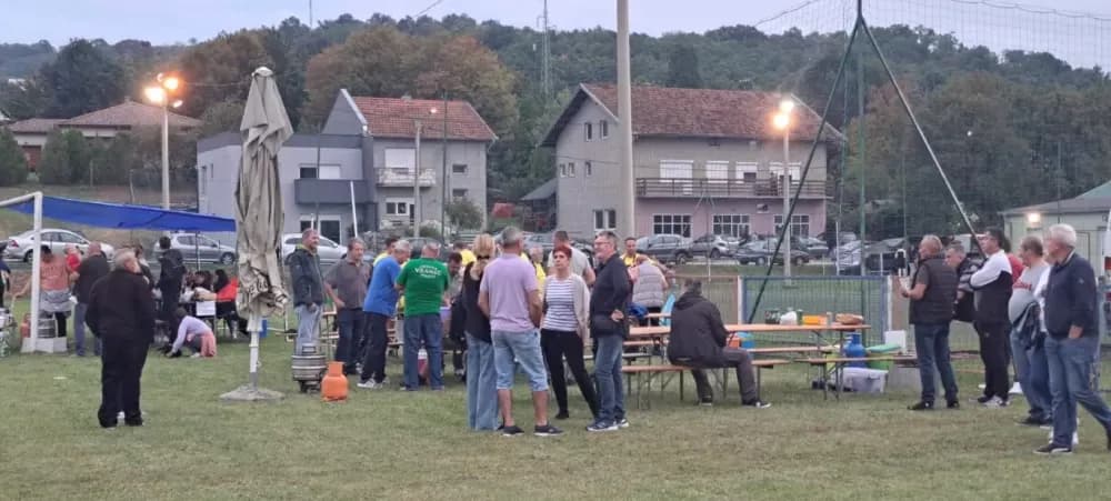 Slatinjanke iz Donjeg Slatnika skuhale najbolji čobanac u Tomici: „Uz sve što treba stavile smo u čobanac i obilje ljubavi“