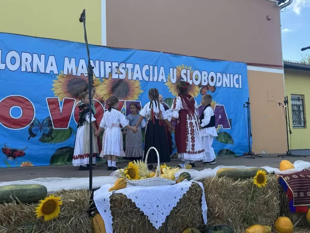 (FOTOGALERIJA) 2. Dječja folklorna manifestacija:  Mladi čuvari tradicije ponosno predstavljali tradiciju svoga kraja