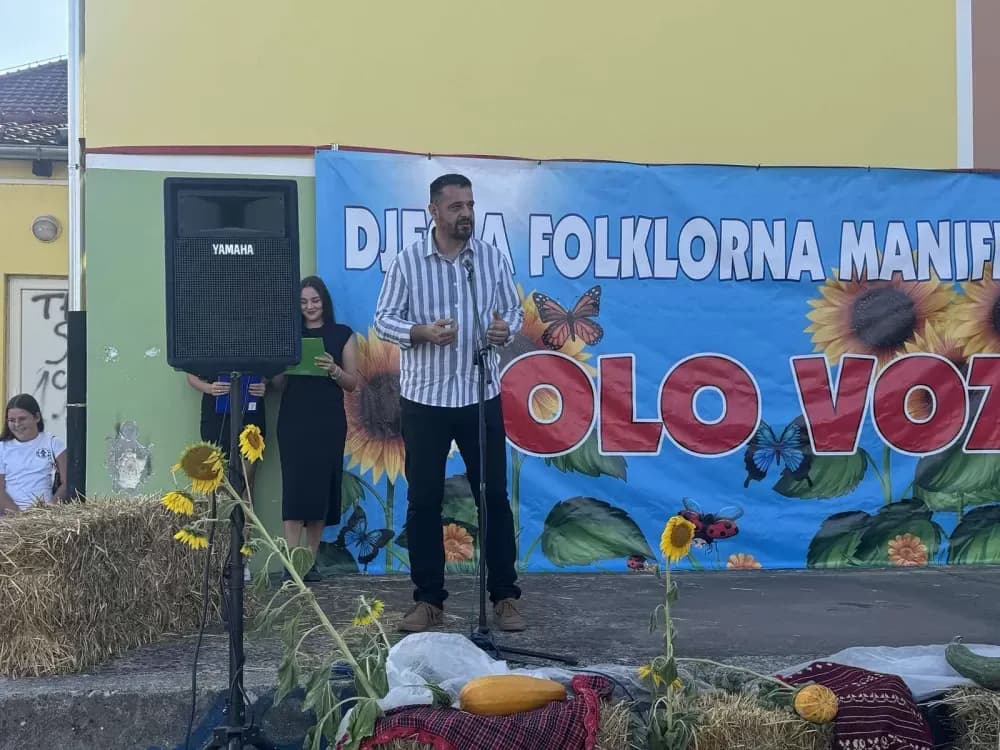 (FOTOGALERIJA) 2. Dječja folklorna manifestacija:  Mladi čuvari tradicije ponosno predstavljali tradiciju svoga kraja