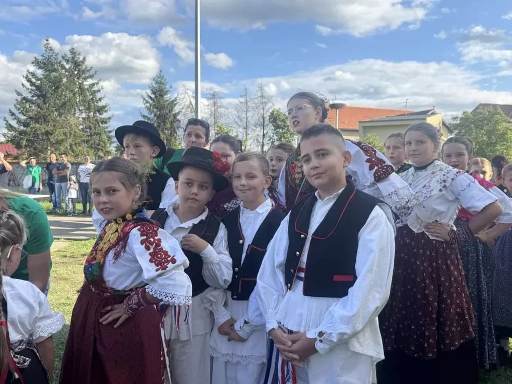 (FOTOGALERIJA) 2. Dječja folklorna manifestacija:  Mladi čuvari tradicije ponosno predstavljali tradiciju svoga kraja