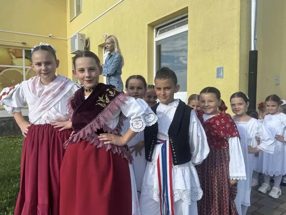 (FOTOGALERIJA) 2. Dječja folklorna manifestacija:  Mladi čuvari tradicije ponosno predstavljali tradiciju svoga kraja