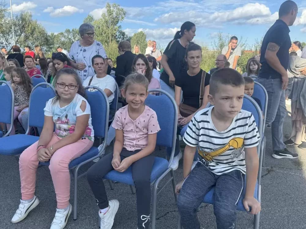 (FOTOGALERIJA) 2. Dječja folklorna manifestacija:  Mladi čuvari tradicije ponosno predstavljali tradiciju svoga kraja
