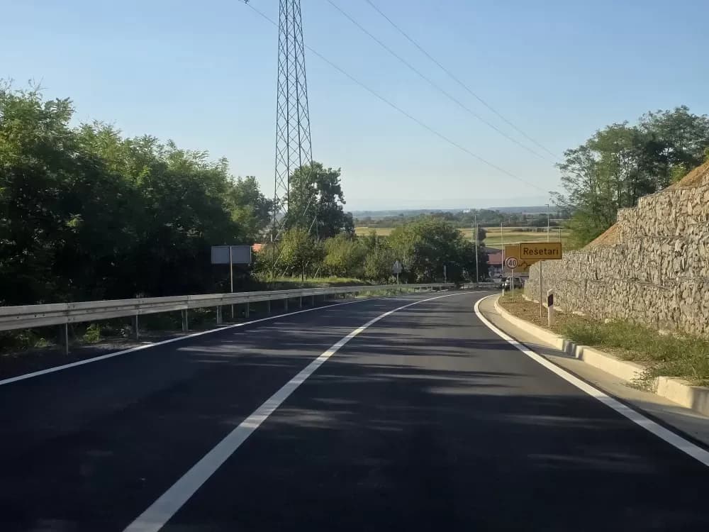 Radovi na rekonsgtukciji prometnice nako 2,5 godine završeni: Srediniom rujna otvara se cesta Rešetari – Baćin dol
