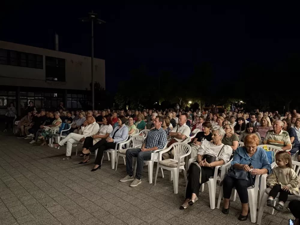 Uspješno otvoren 18. Festival amaterskih kazališta – Prva večer obilježena izvedbom predstave „Narikače“