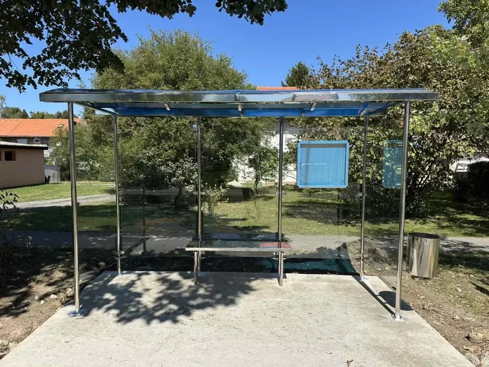 U tijeku ugradnja novih autobusnih nadstrešnica u Slavonskom Brodu