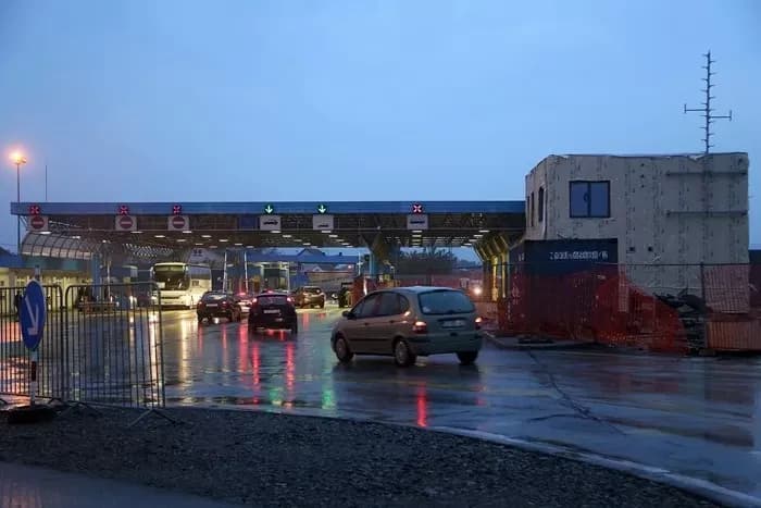 Uspješna kontrola na graničnom prijelazu Stara Gradiška: pronađena droga i hladno oružje