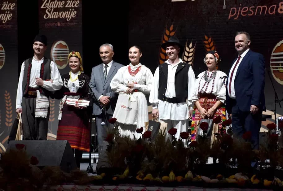 Veronika Mataić iz Starog Topolja izabrana za drugu pratilju najgizdavije Šokice u Požegi