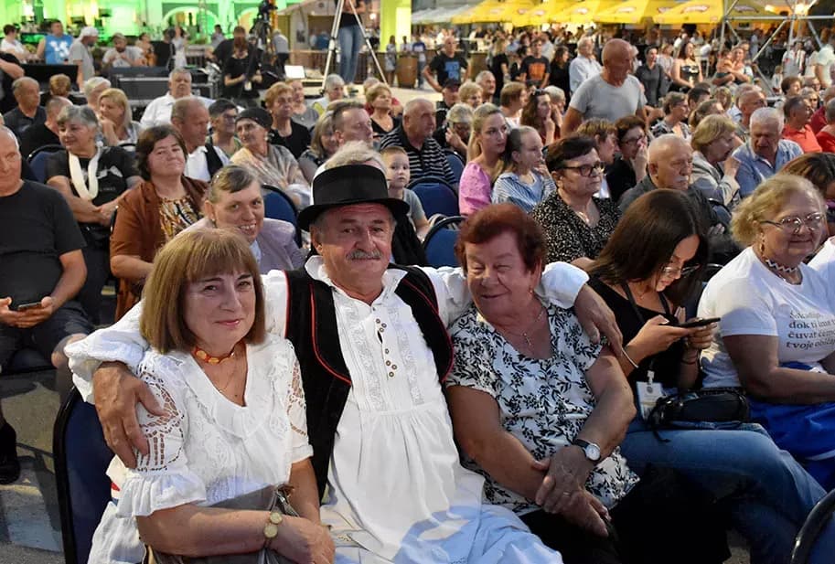 Veronika Mataić iz Starog Topolja izabrana za drugu pratilju najgizdavije Šokice u Požegi